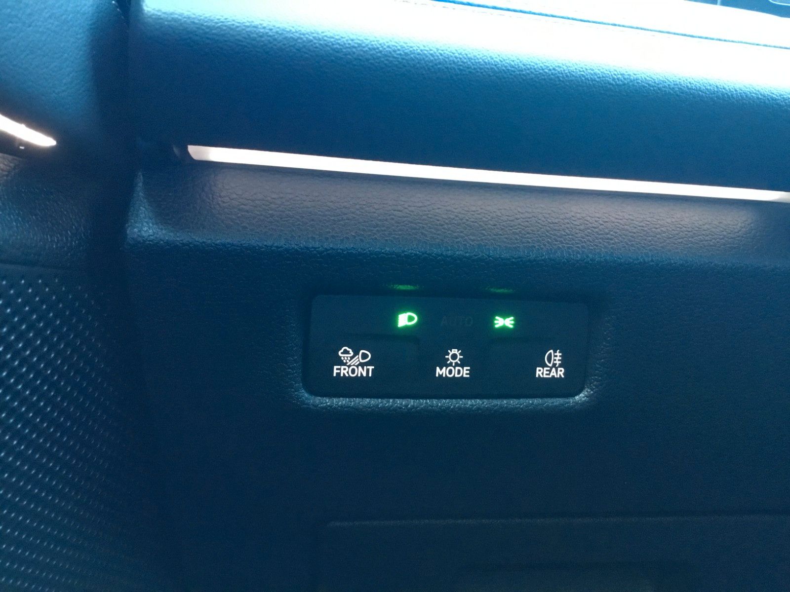 Fahrzeugabbildung Volkswagen Tiguan 2.0 TSI DSG 4M R-Line+Pano+AHK+IQLight+20