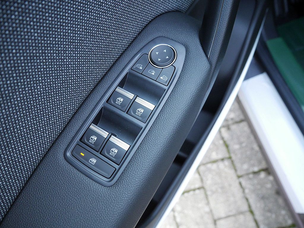 Fahrzeugabbildung Renault Captur Techno TCe 115