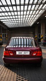 Mercedes-Benz E 420 ELEGANCE Elegance - Mercedes-Benz E 420 mit Benzin-Antrieb: Automatik