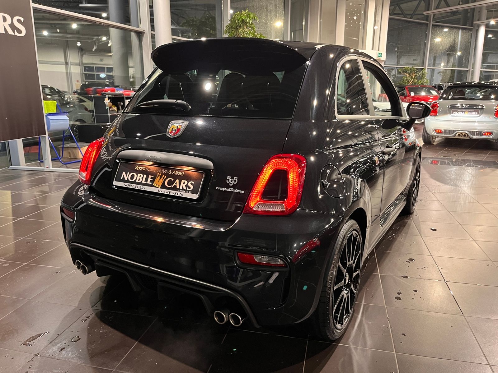 Fahrzeugabbildung Abarth 595 Competizione BI-XEN NAV DAB PDC 17"