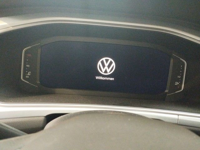 Fahrzeugabbildung Volkswagen T-Roc Life 1.5 TSI 110 kW *AHK*