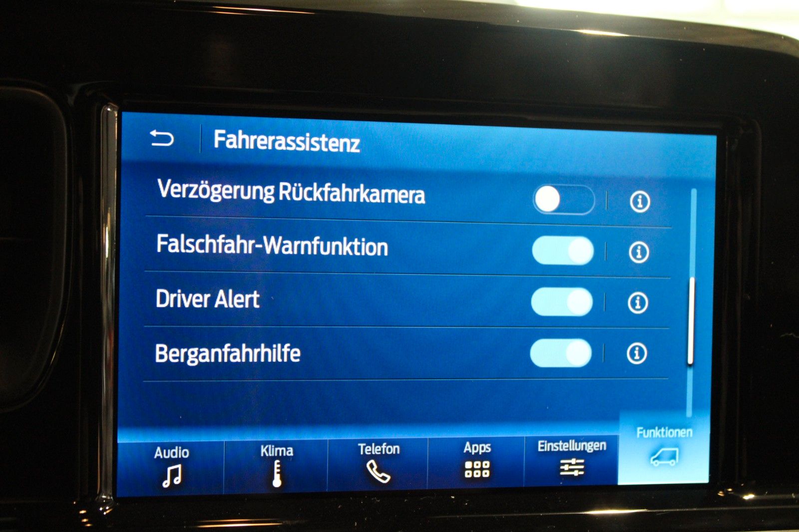 Fahrzeugabbildung Ford Tourneo Courier TREND Kamera WinterPaket2 uvm