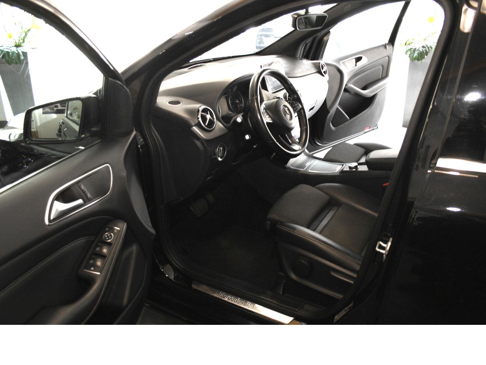 Fahrzeugabbildung Mercedes-Benz B 180 Urban *Automatik*LED*Navi*Totwinkel*AHK