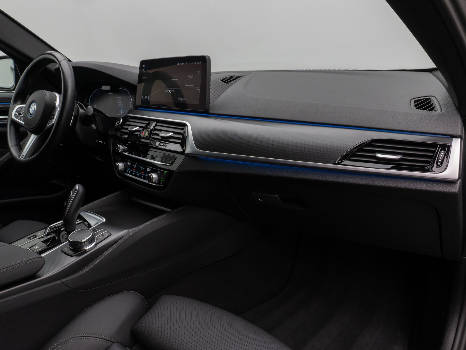 Fahrzeugabbildung BMW 530e xD M Sport Kamera HUD DAB HiFi ACC Komfort