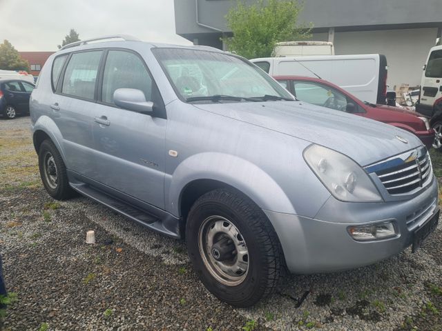 Ssangyong REXTON Benzin Automatik 7 Sitzer 4x4