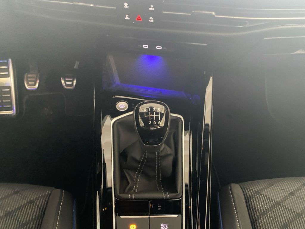 Fahrzeugabbildung Volkswagen Golf Variant R-Line 5 Jahre NW Garantie IQ.Light