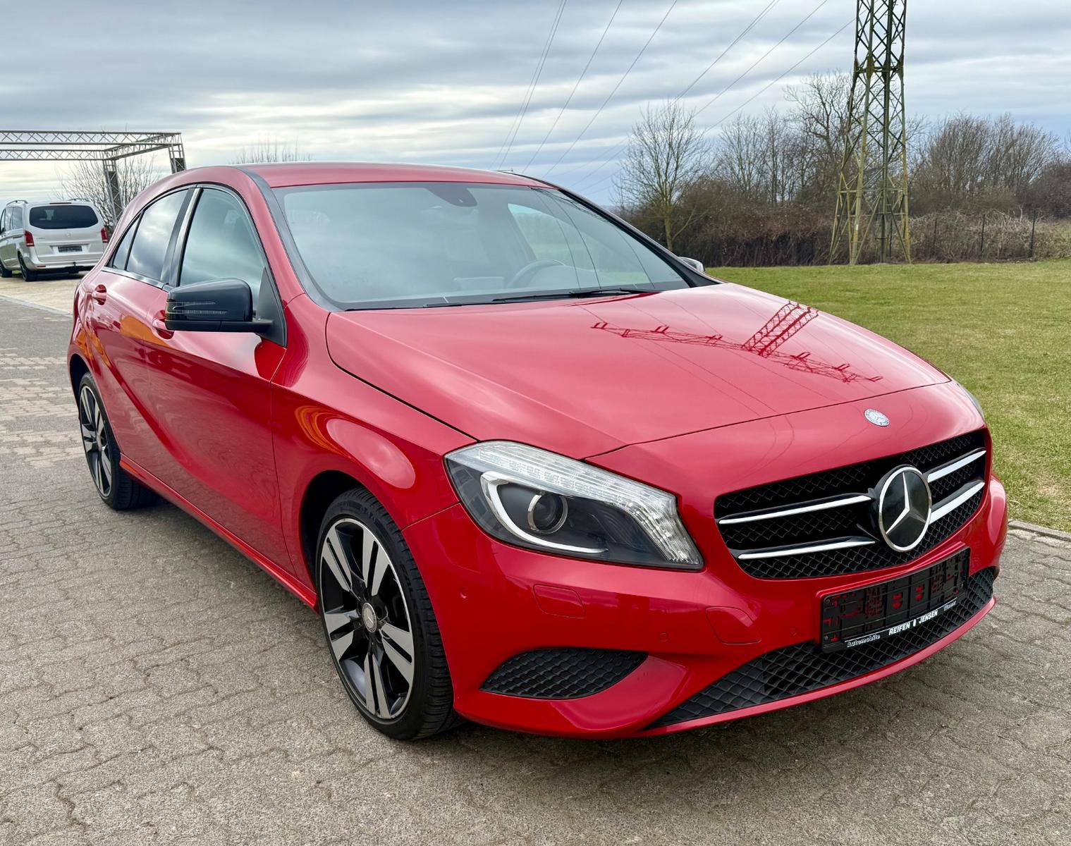 Mercedes-Benz A 200  Auto. Navi Kamera Bi-Xenon ALU 18"