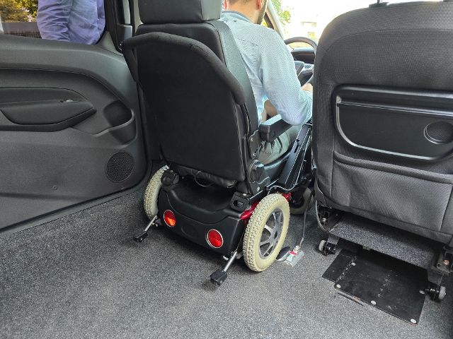 Fahrzeugabbildung Ford Grand Tourneo Connect Paravan Selbstfahrer Rolli