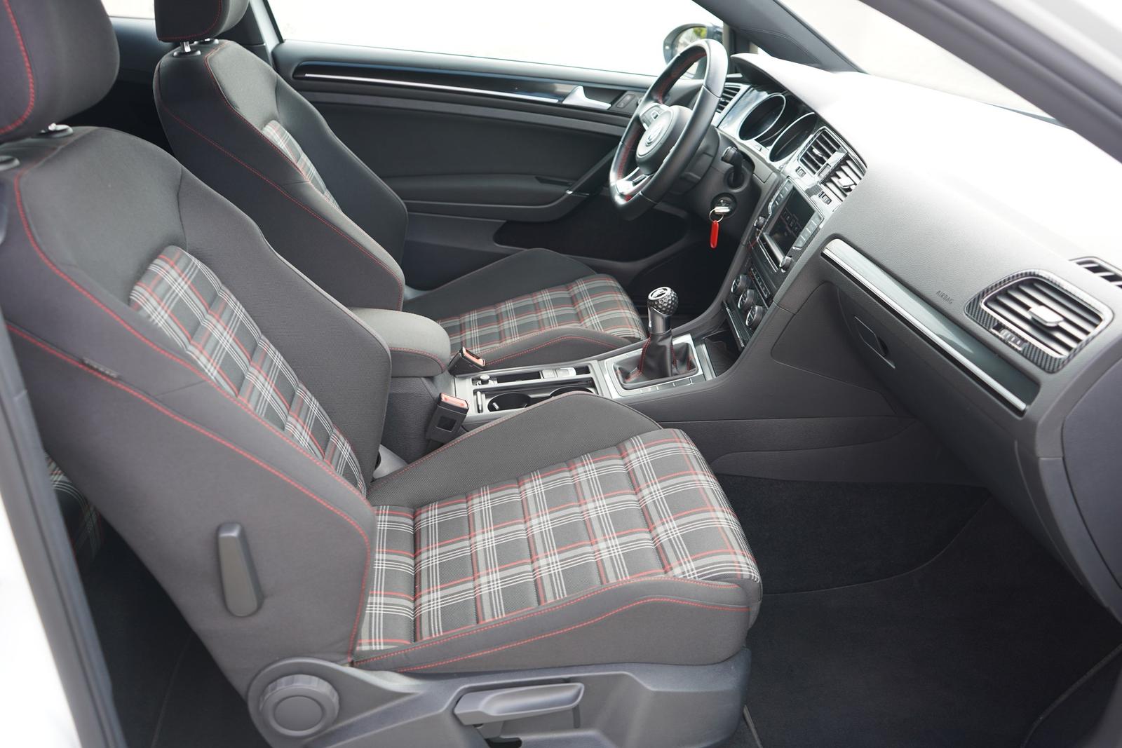 Volkswagen Golf VII 2.0 GTI Sitzheizung Klimaaut. PDC AHK
