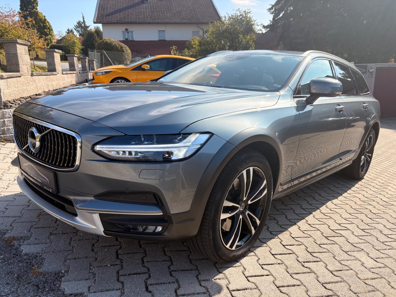 Volvo V90 Cross Country Pro AWD | HUD | Sitzbelüftung