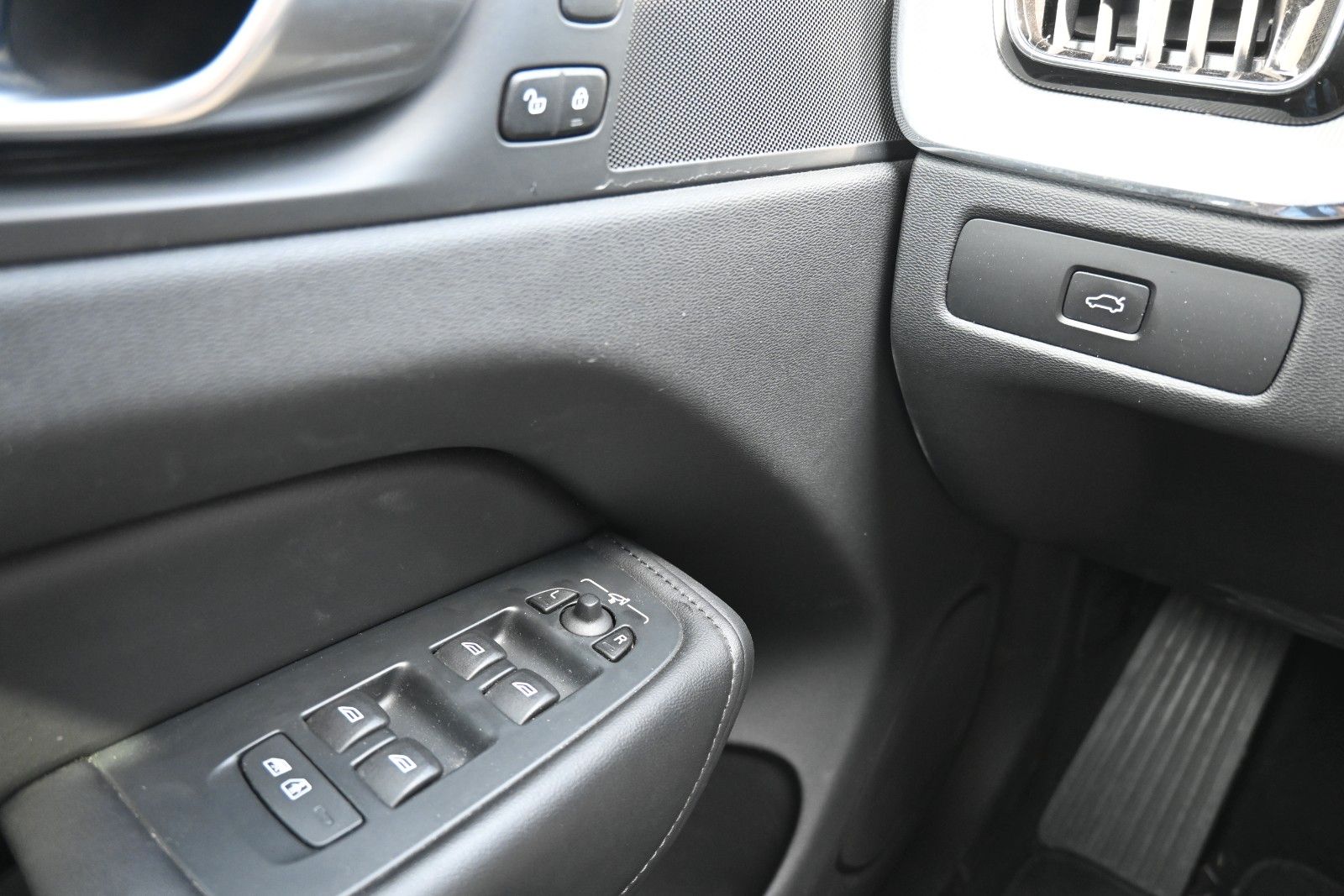 Fahrzeugabbildung Volvo XC60 B4 D Plus Dark*FSHZG*PANO*360°*ACC