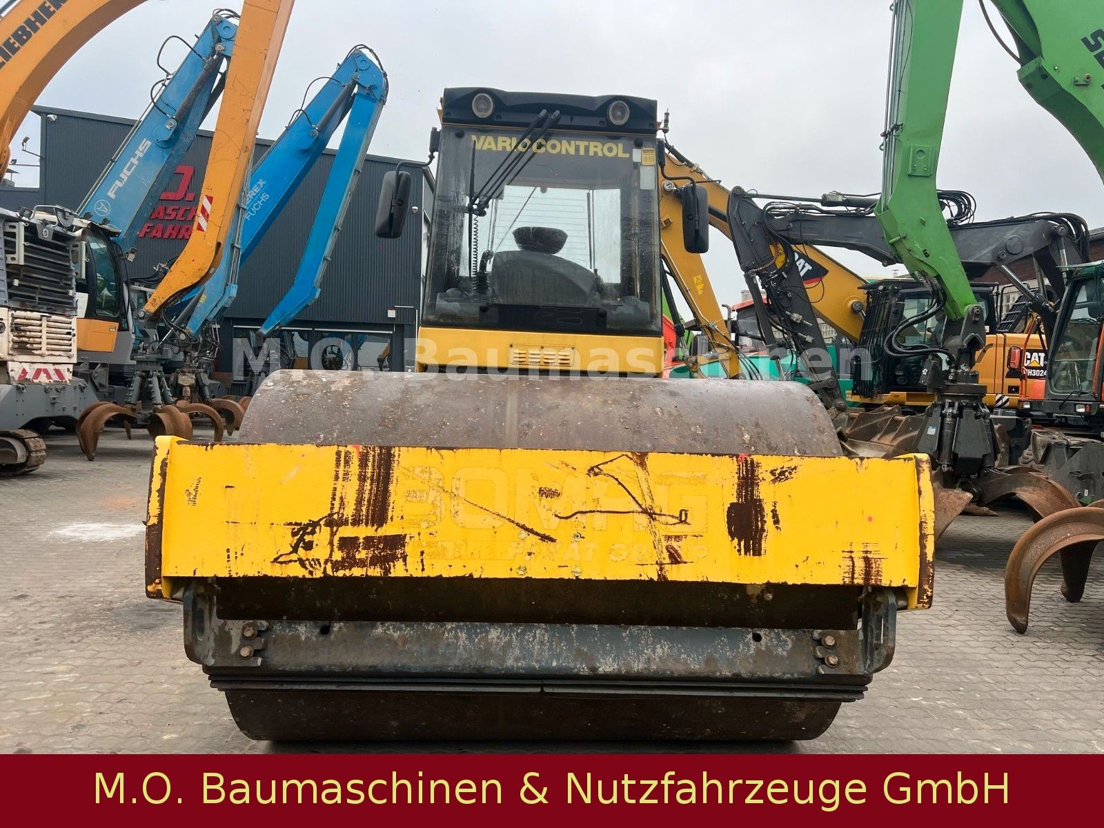 Fahrzeugabbildung BOMAG BW 213 D4-4BVC / 14,9 T / Walzenzug /