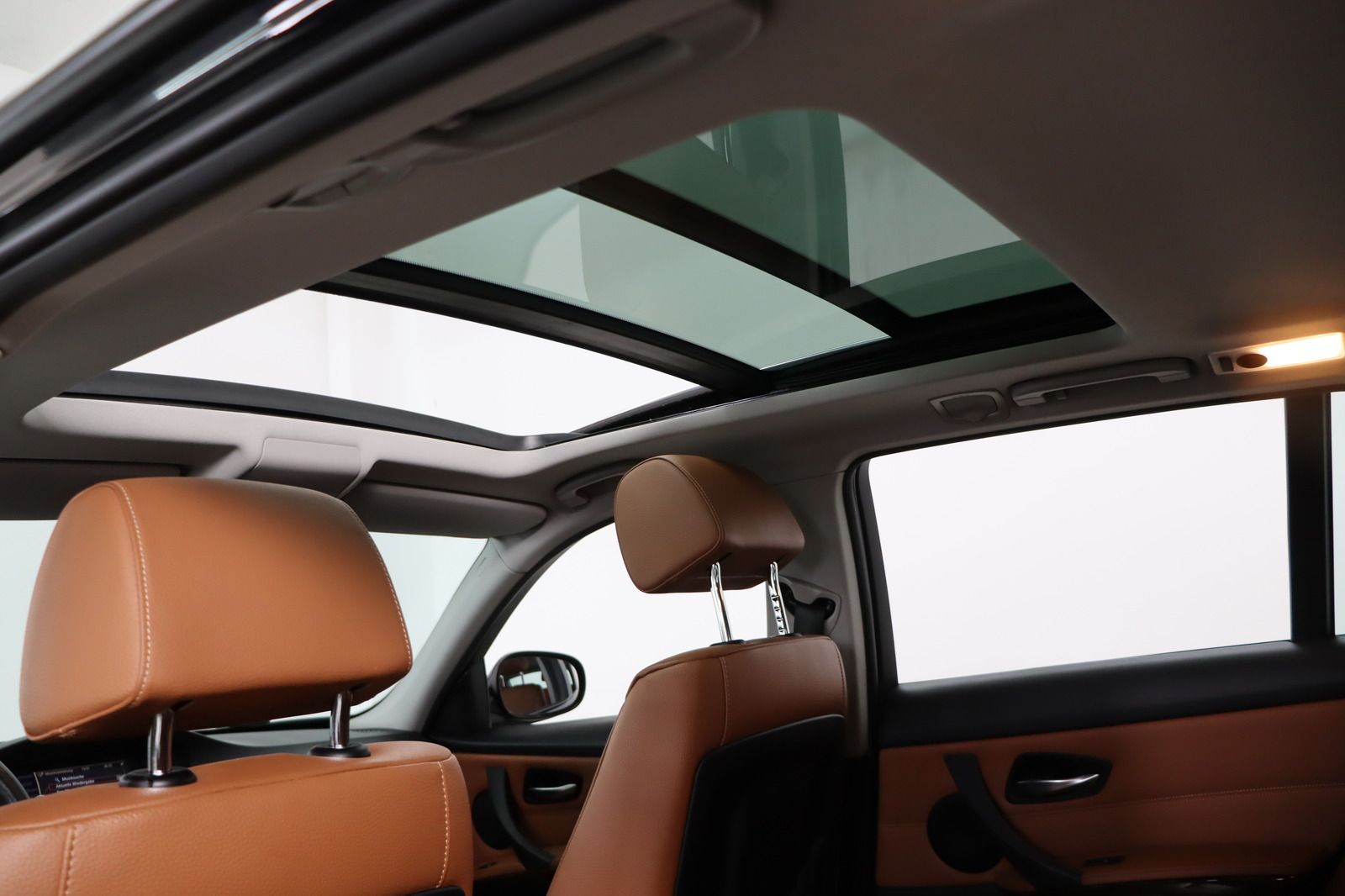 Fahrzeugabbildung BMW 318 i Touring * Xenon * Leder * Pano *