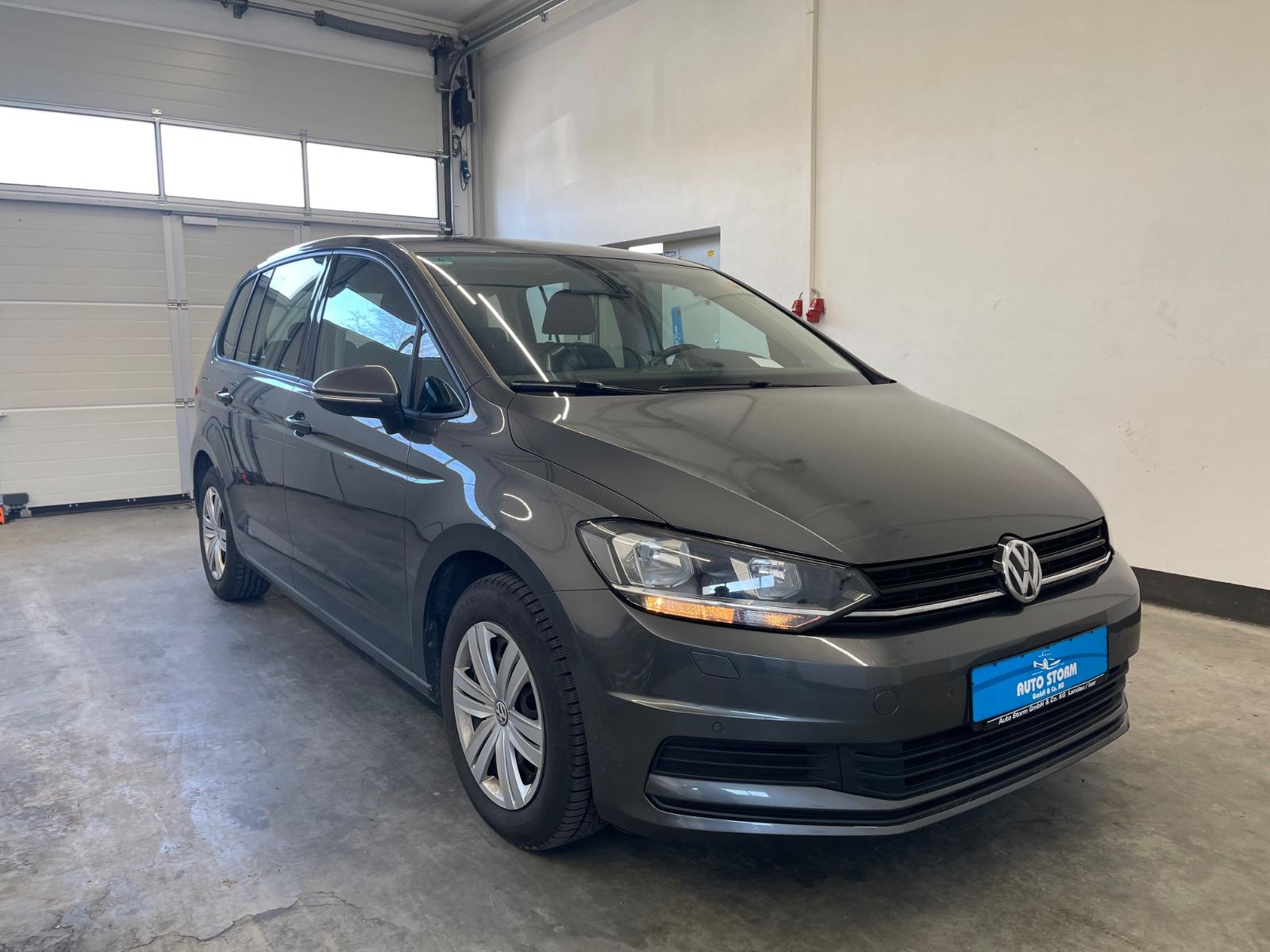 Volkswagen Touran 1.6 TDI *1-HAND*PDC*AHK*SHZ*