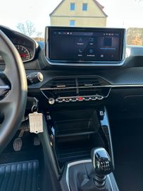 Bild 6 Peugeot 208 Active PURE 1.2 101PS LED SML TEMP USB BT SR