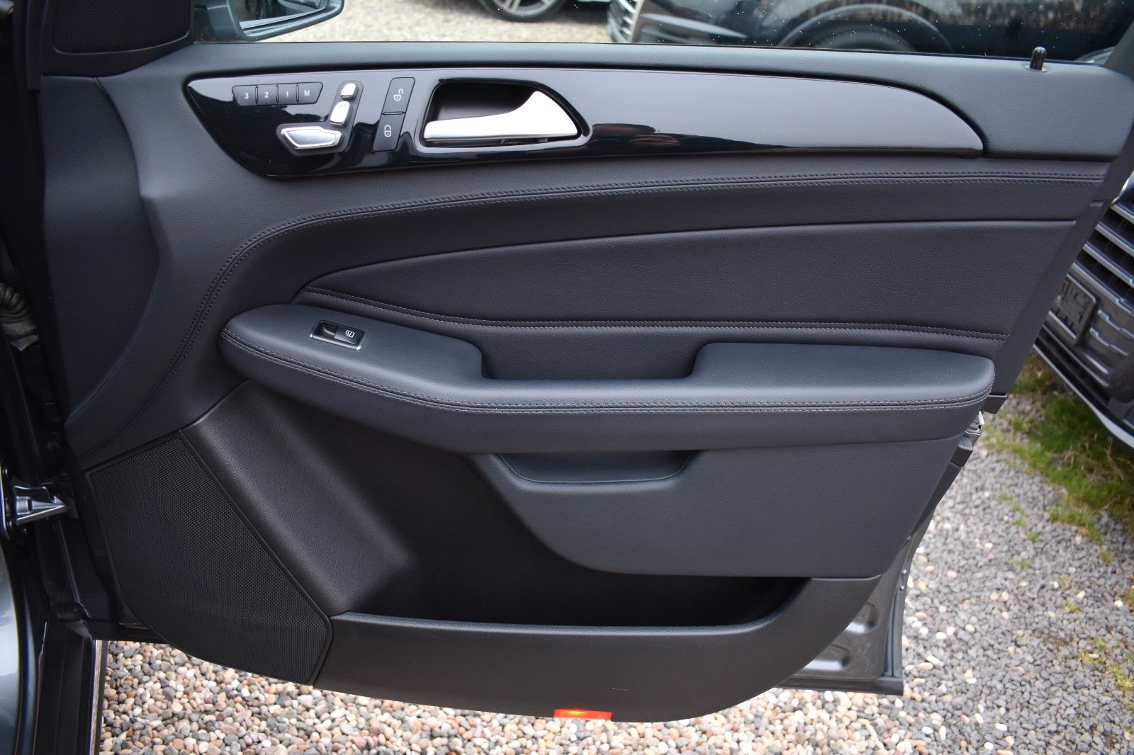 Fahrzeugabbildung Mercedes-Benz GLE 400 4Matic Distronic AHK 21* Keyless-go