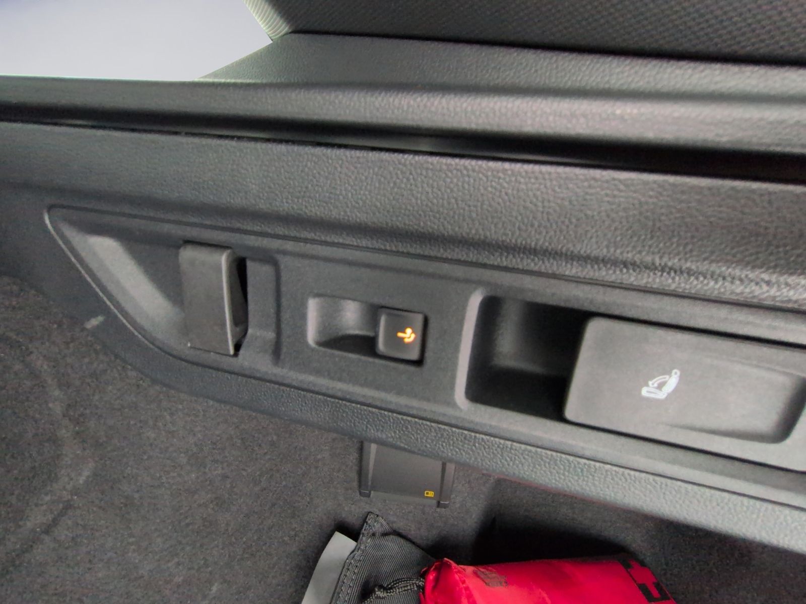 Passat Variant 2.0 TDI 4M R-Line STHZ+PANO+AHK+D