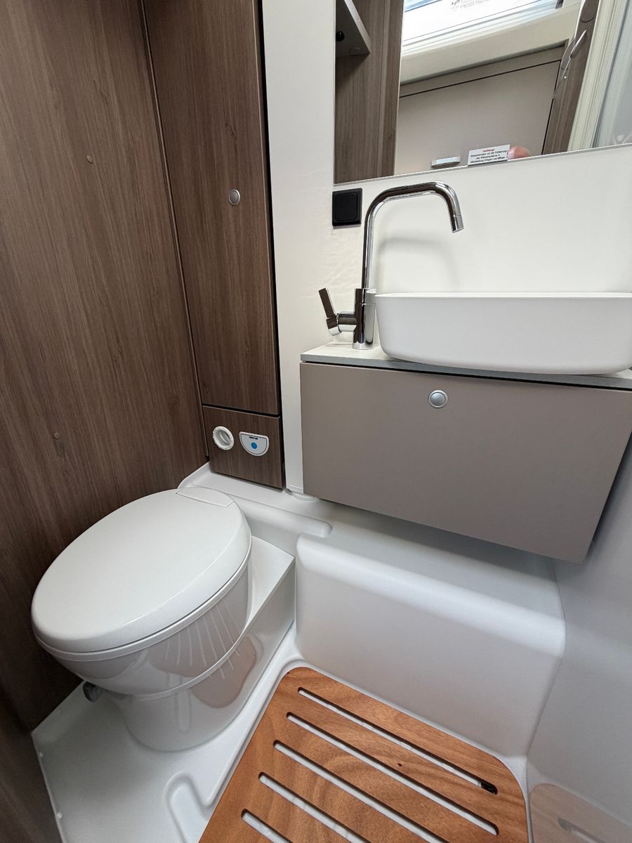 Fahrzeugabbildung Carado T338 Edition 26  - Sie paren über 12.000€