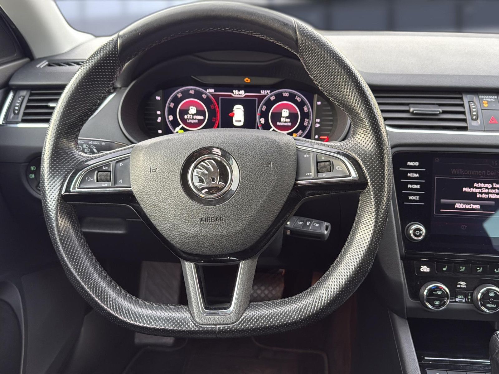 Fahrzeugabbildung SKODA Octavia Combi Style / AHK / unfallfrei / Top !!