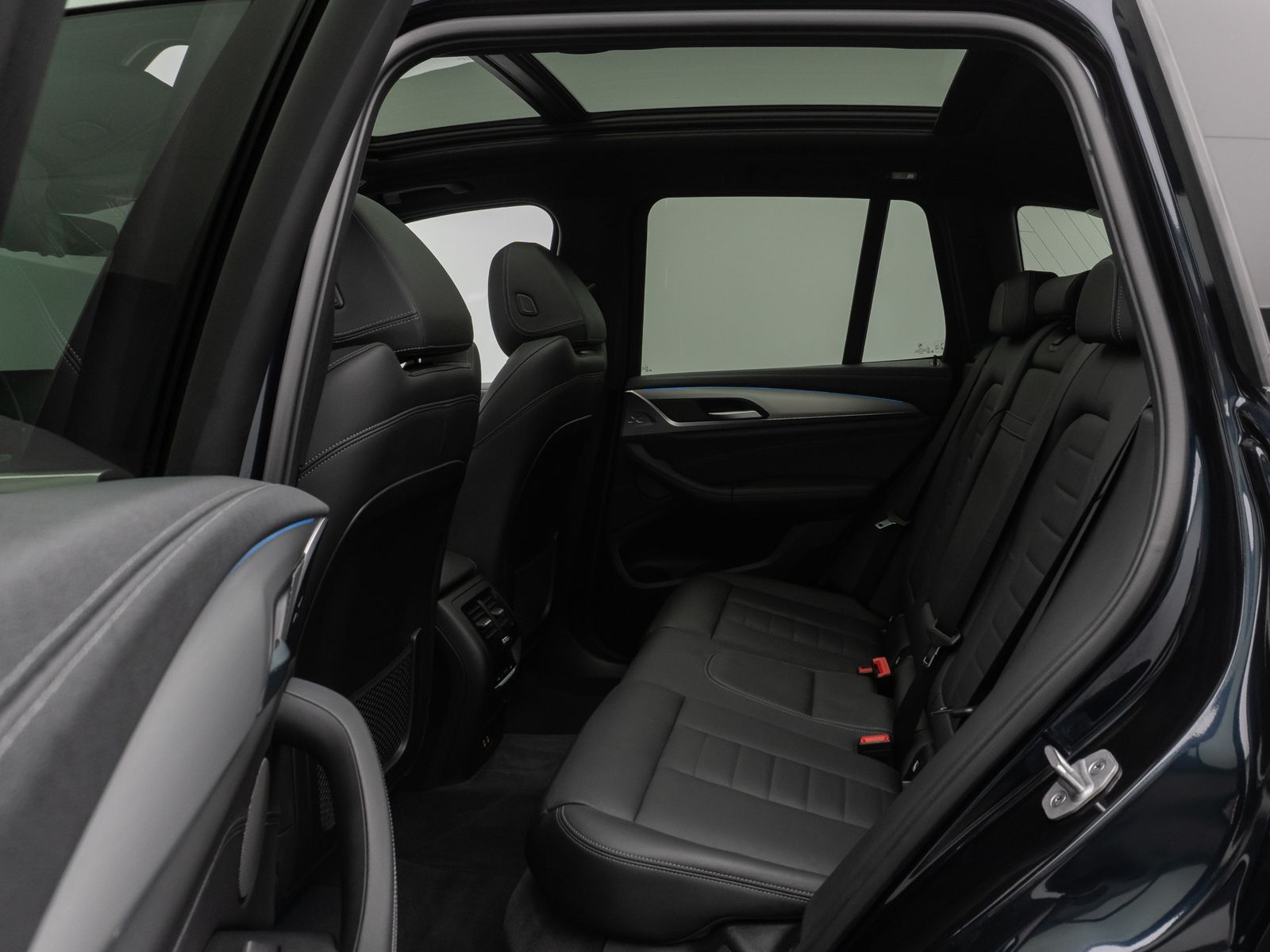 Fahrzeugabbildung BMW iX3 Impressive 360° H/K HUD DAB Panorama 20Zoll