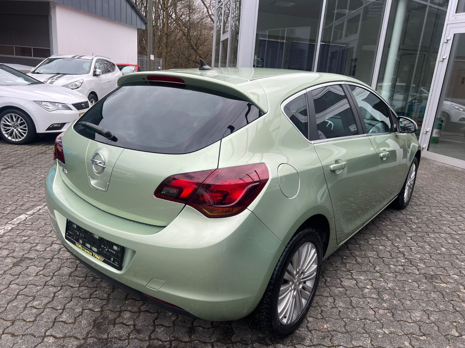 Fahrzeugabbildung Opel Astra J Lim. 5-trg. Sport