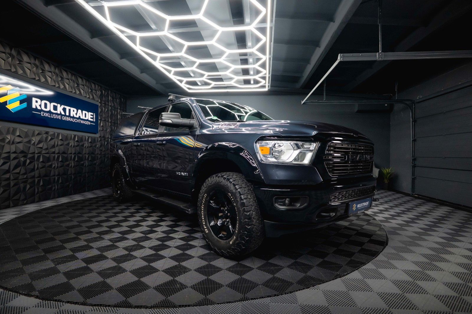 Fahrzeugabbildung Dodge RAM 5.7 V8 HEMI 4x4 Offroad Night  LPG Hardtop
