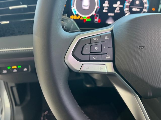 Fahrzeugabbildung Volkswagen Passat Passat 1.5 eTSI DSG BUSINESS AHK IQ.LIGHT