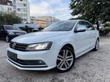 Volkswagen Jetta VI 2.0TDI BMT/DSG/NAVI/XENON/R-CAM/SHZ/EU6 - Volkswagen Jetta mit Diesel-Antrieb