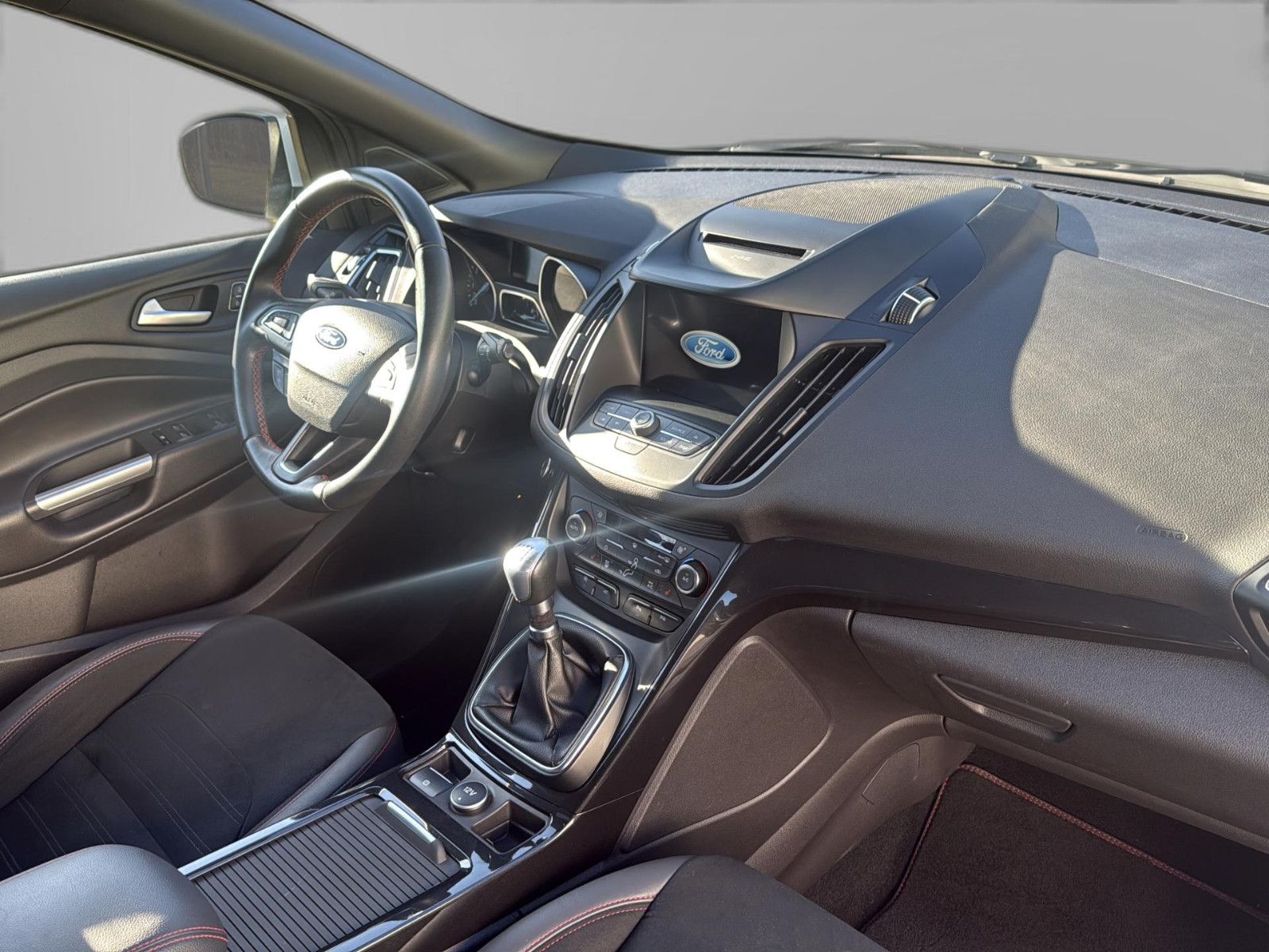 Fahrzeugabbildung Ford Kuga ST-Line/ AHK/ 1. Hand/