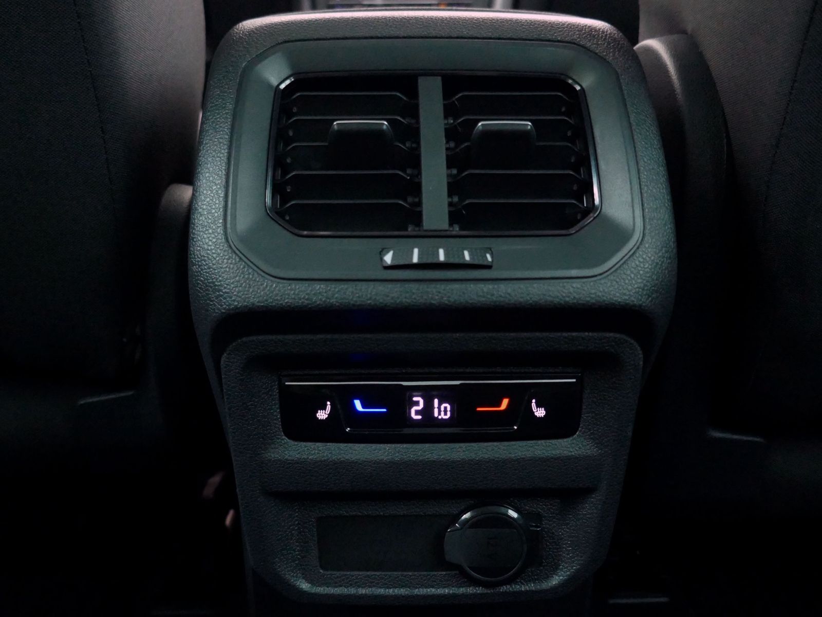 Fahrzeugabbildung Volkswagen Tiguan MOVE 1.5 TSI DSG | LED RFK ACC Navi