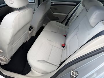 Volkswagen Golf - 5