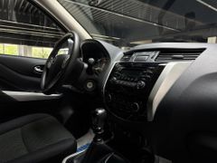 NISSAN Navara Double Cab 4x4 Sperre LED Temp 1. Hand