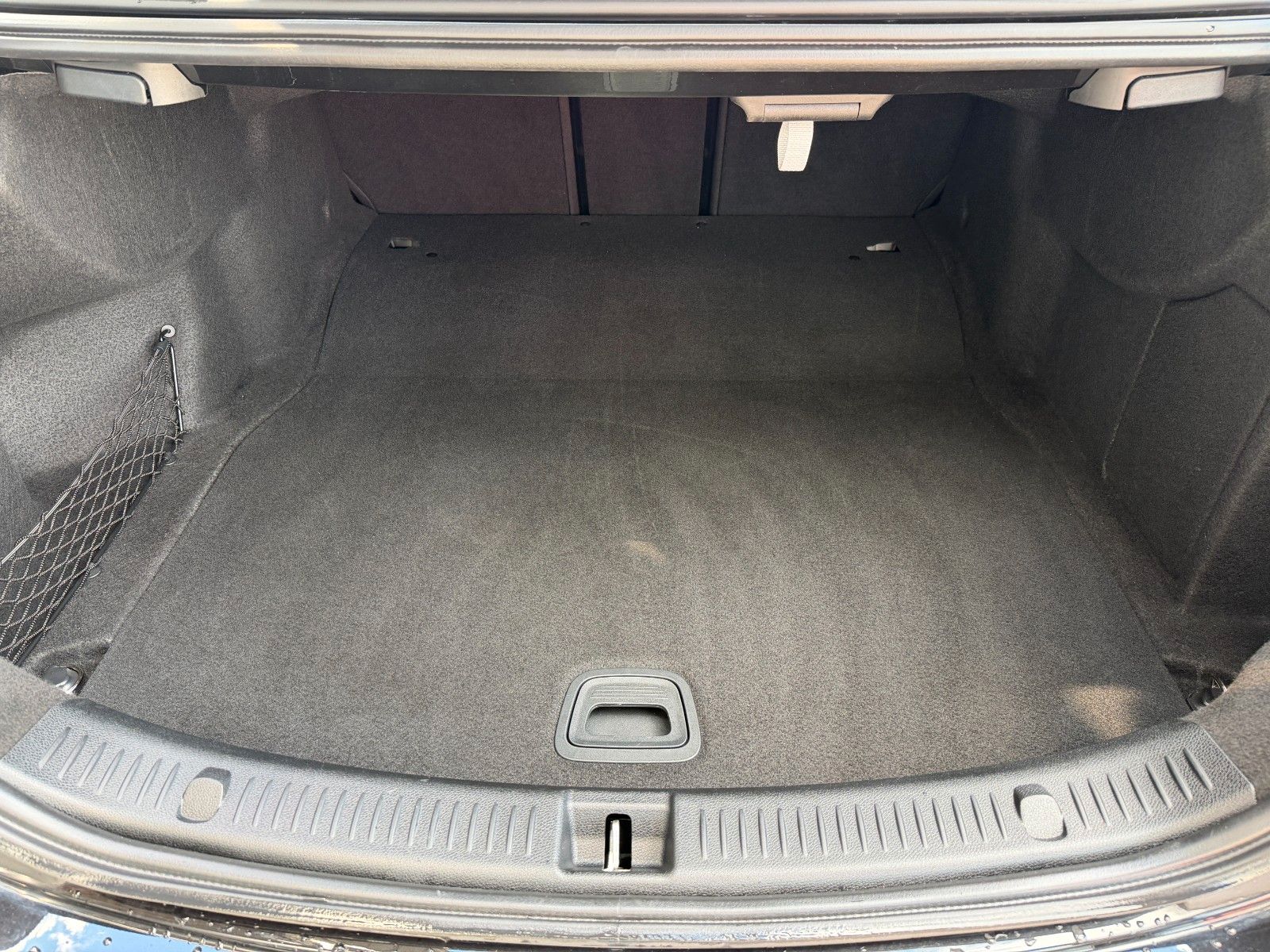 Fahrzeugabbildung Mercedes-Benz E 220 d Avantgarde Night+Burm+Pano+Memory+ILS