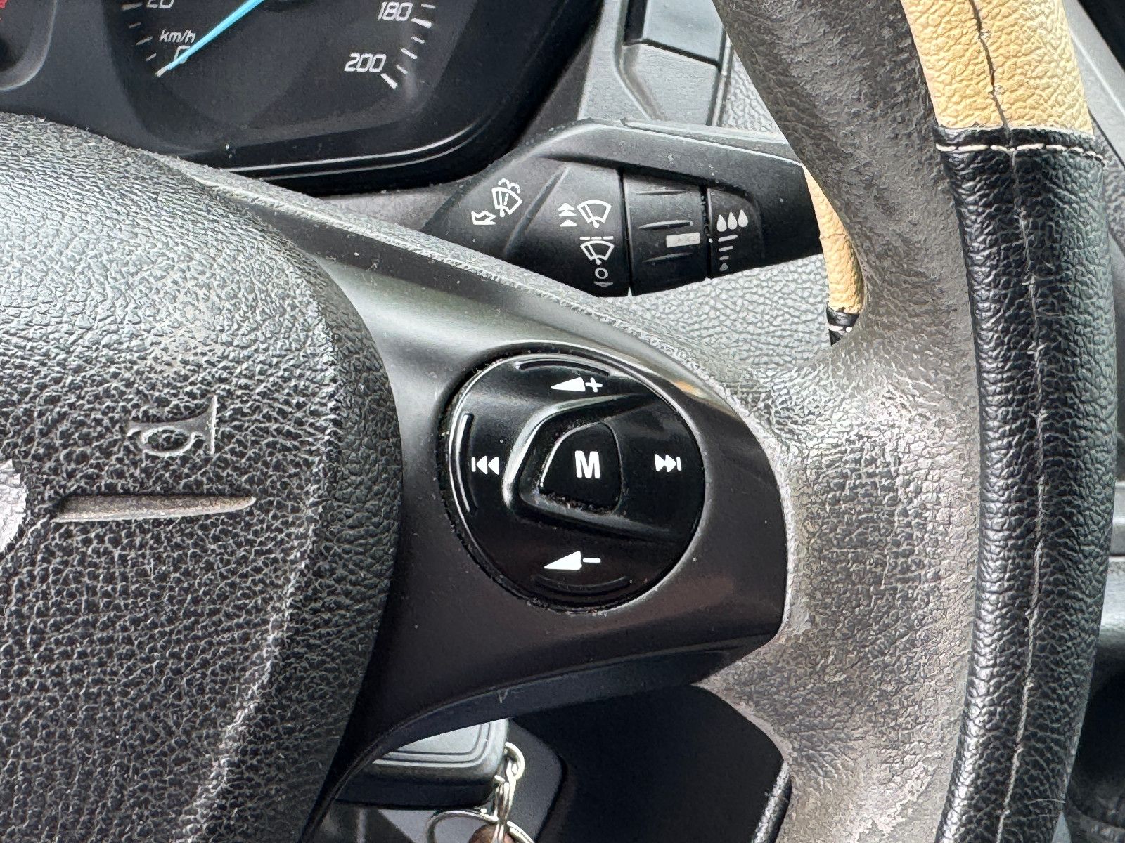 Fahrzeugabbildung Ford Transit Custom 2.2 TDCI HOCHDACH L2 H2 3-SITZER