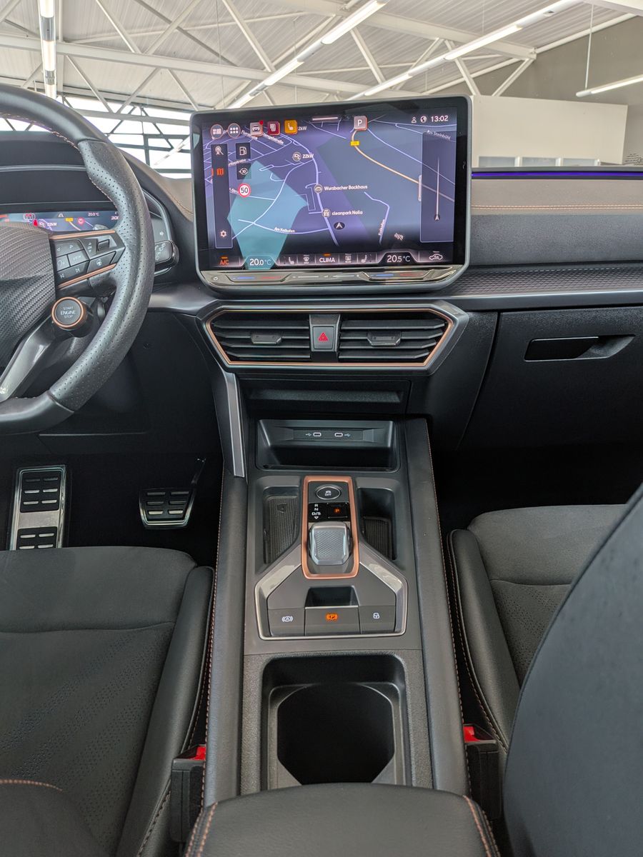 Fahrzeugabbildung CUPRA Formentor 1.5 eTSI Pano Sennh DCC Matrix AHK 19"