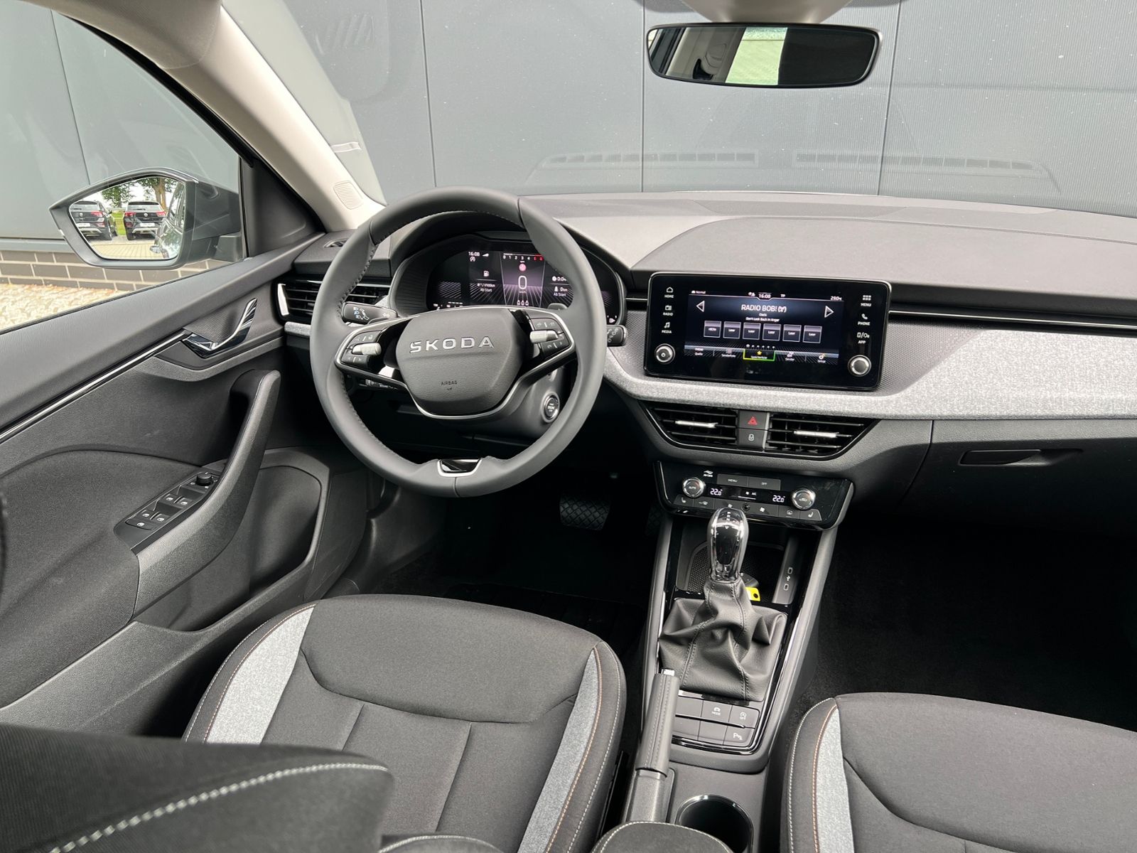 Fahrzeugabbildung SKODA Scala Selection 1.0 TSI DSG *ACC, Sitzhzg., 16'-