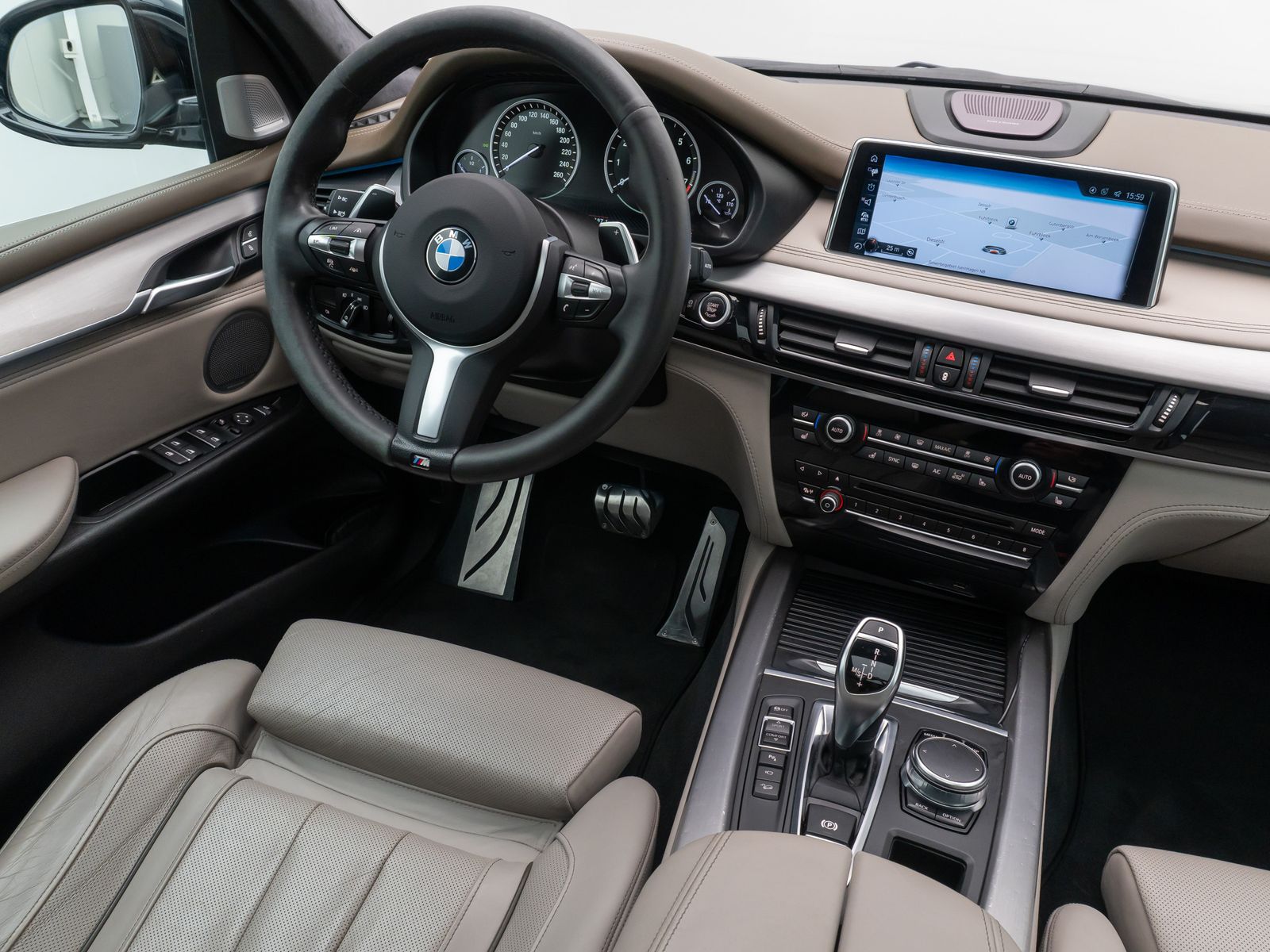 Fahrzeugabbildung BMW X5 xD50i ACC 360°Memory B&O NighVis DAB 20" Voll