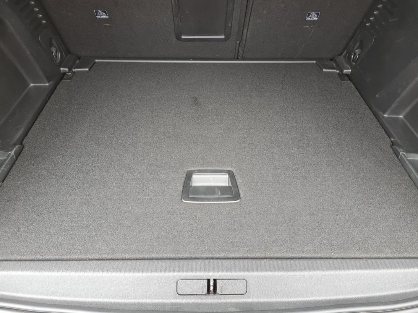 Fahrzeugabbildung Peugeot 3008 PureTech 1.2 Allure 130 PANO+LED+360°CAM