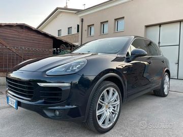 Porsche Cayenne - 1