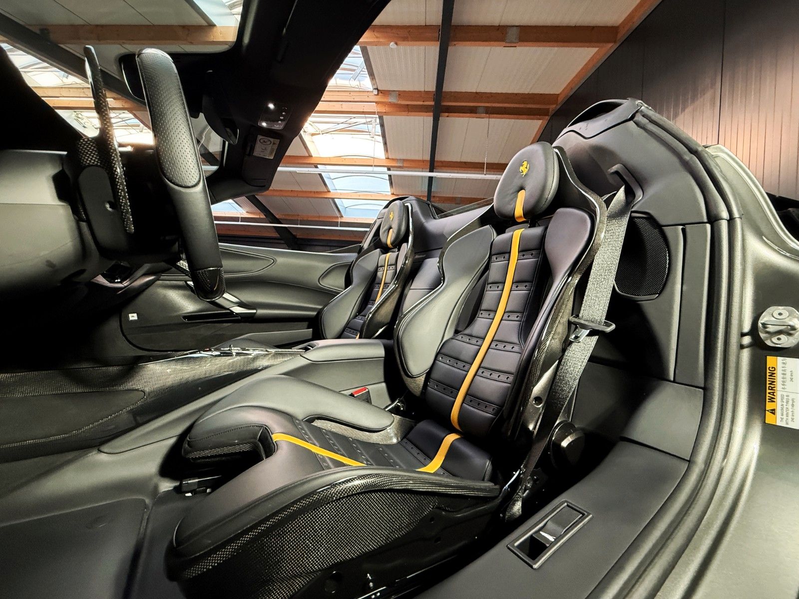 Fahrzeugabbildung Ferrari SF90 + Grigio Ferro + 2.257 km + Lift + Daytona