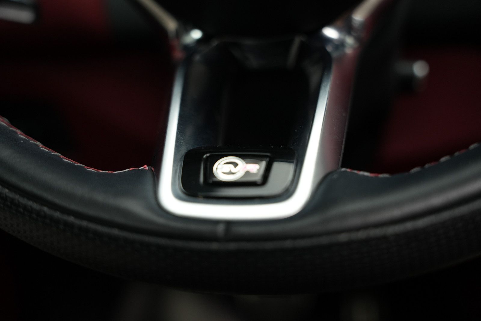 Fahrzeugabbildung Jaguar F-Pace SVR *Panorama*MeridianSurround*360°Memory