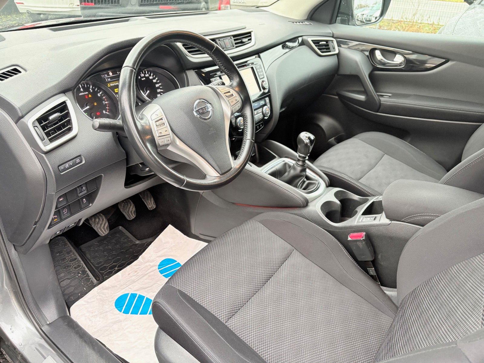 Fahrzeugabbildung Nissan Qashqai 1.6 N-Connecta Navi AHK 360 View 2.HAND