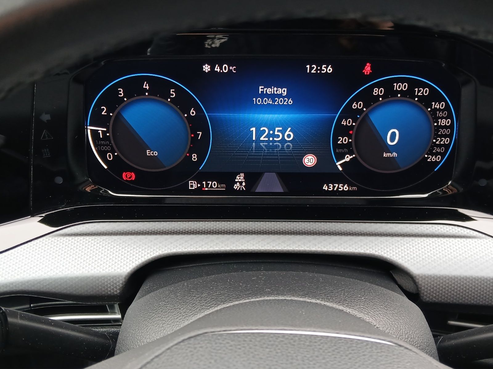 Fahrzeugabbildung Volkswagen Golf VIII TSI Active Standhzg. LEDplus Navi AID