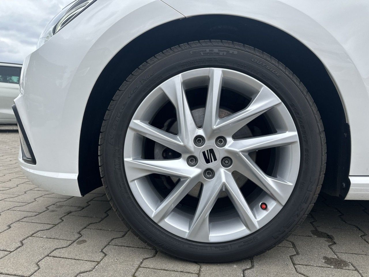 Fahrzeugabbildung SEAT Ibiza FR 1.0 TSI 81 kW (110 PS) 7-Gang-Dsg - mit KI generiert/bearbeitet