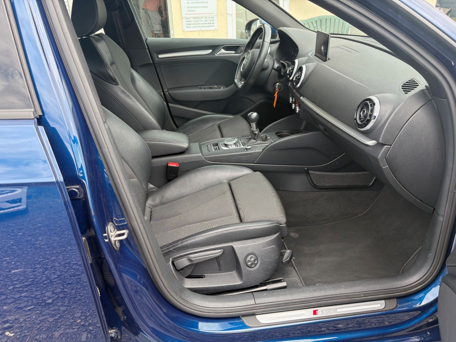 Fahrzeugabbildung Audi A3 1.6 TDI SPBK S LINE Navi Leder LED SPORTFWK