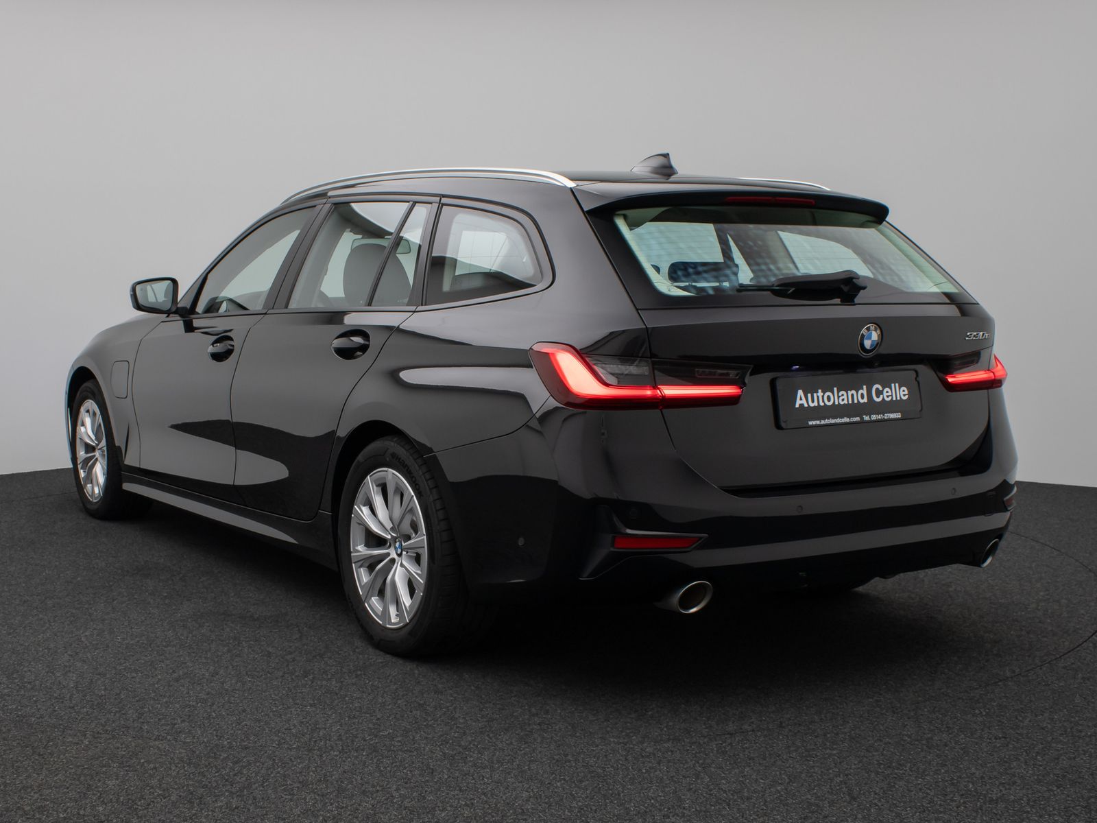 Fahrzeugabbildung BMW 330e Panorama 360° Laser HUD DAB HiFi AHK ACC