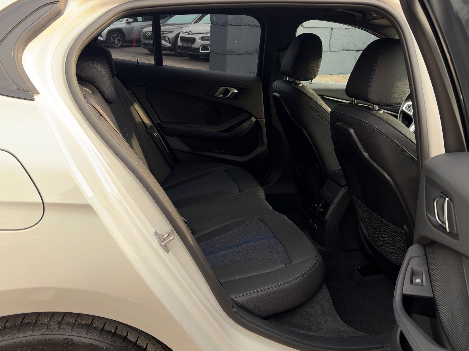 Fahrzeugabbildung BMW M135i xDrive HiFi SHZ LED DAB PDC Wireless Temp