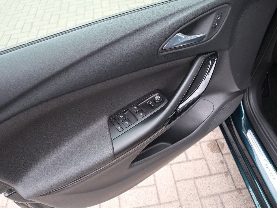 Fahrzeugabbildung Opel Astra Sports Tourer 1.4 Turbo Innovation AHK NAV