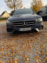Mercedes-Benz E 220 d 4MATIC Autom. AMG Paket - Mercedes-Benz E 220 Gebrauchtwagen in München
