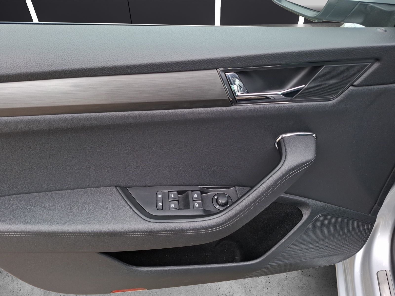 Fahrzeugabbildung SKODA Superb Combi TDI Style DSG Standhzg. Matrix Navi